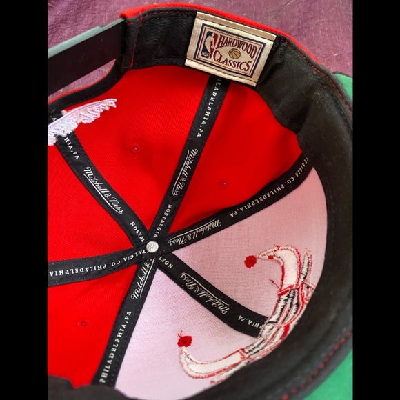 *SOLD* Mitchell & Ness Chicago Bulls Snapback Hat - Picture 5 of 5